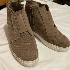 Steve Madden Women's Taupe Wedge Sneakers. Size 7.
